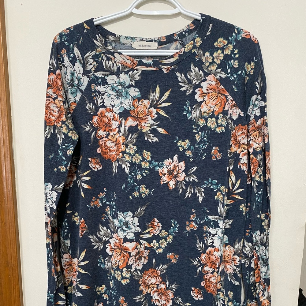 Blue Heaven size large floral tunic top